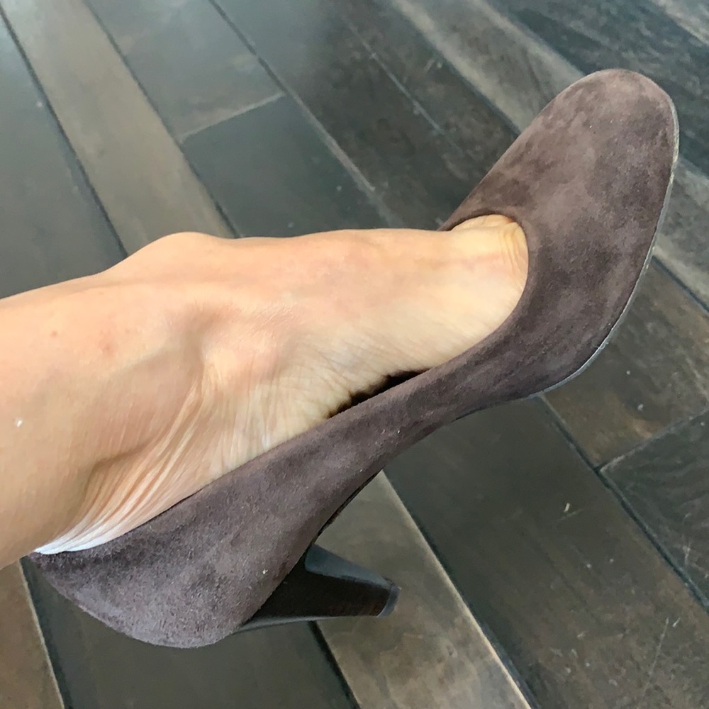 DKNY made in Italy suede pump size 6.5